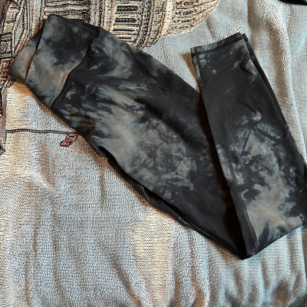 Alphalete oil stain crossover leggings